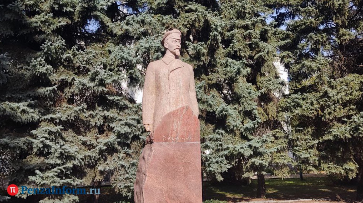 Суд признал сделки по скверу Дзержинского недействительными