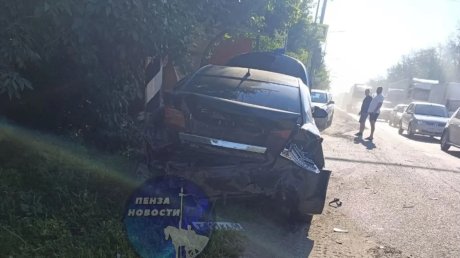 В Пензе у Монтажного водитель Chevrolet сбил женщину с ребенком