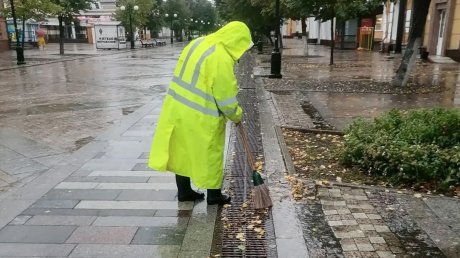 В Пензе коммунальщики борются с последствиями непогоды