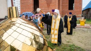 На улице Ново-Казанской в Пензе освятили крест и купола нового храма