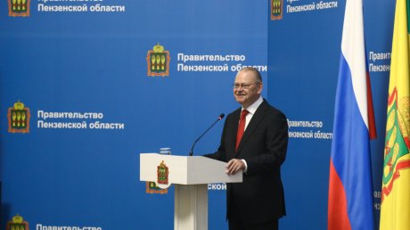 Губернатор вручил молодым семьям cертификаты на региональный капитал