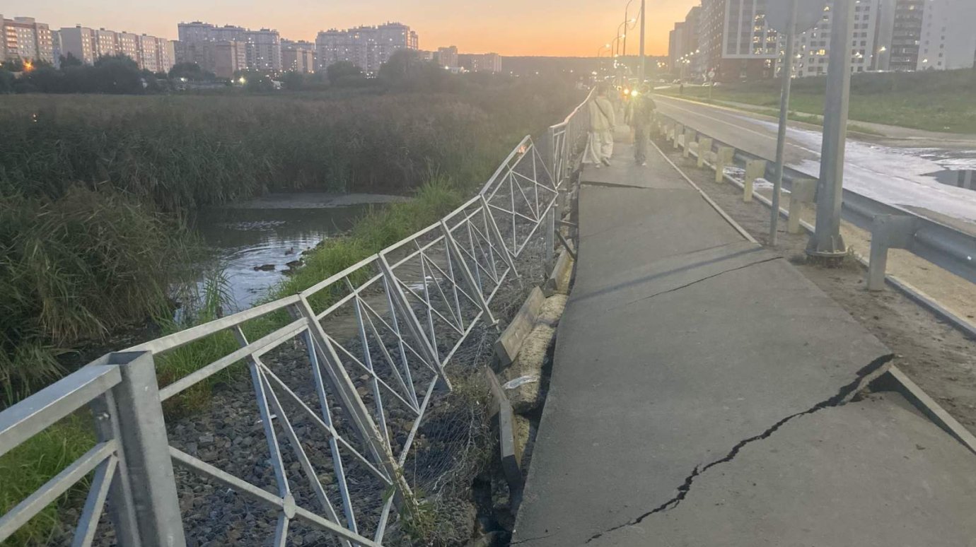 Тротуар на улице Бутузова должны оперативно привести в порядок