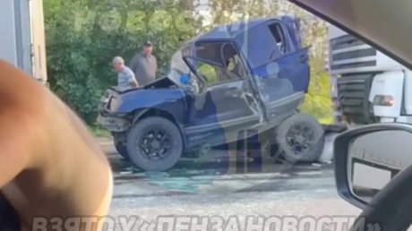 На М-5 спасатели достали мужчину из Chevrolet, зажатого между фурами