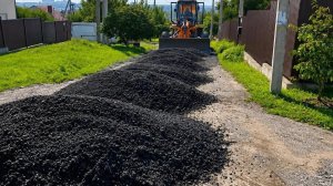 В Заре дороги отсыпают асфальтобетонной крошкой