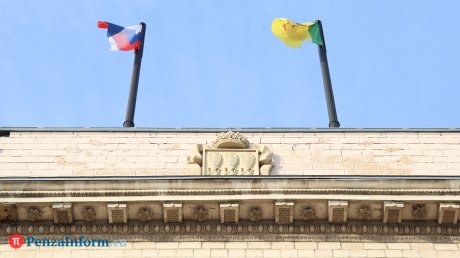 На здании правительства Пензенской области появился герб СССР