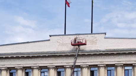 На здании правительства Пензенской области появился герб СССР