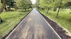 В сквере Героев-чернобыльцев асфальтируют пешеходные дорожки