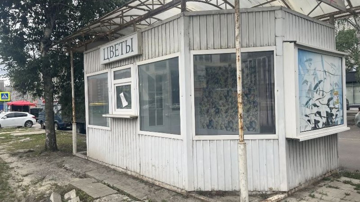 На проспекте Строителей демонтировали незаконный ларек