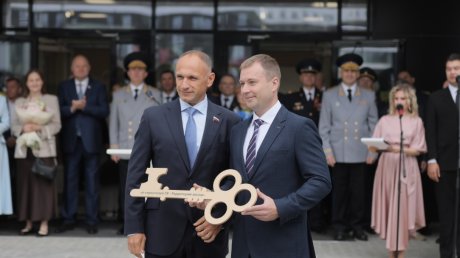 Олег Мельниченко торжественно открыл школу в ЖК «Лугометрия»