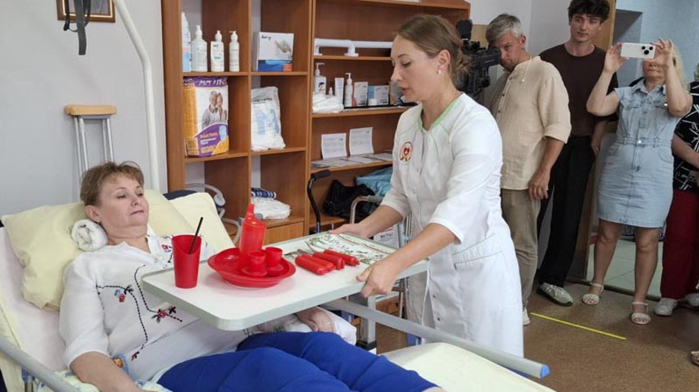 Пензяков бесплатно учат ухаживать за тяжелобольными родственниками