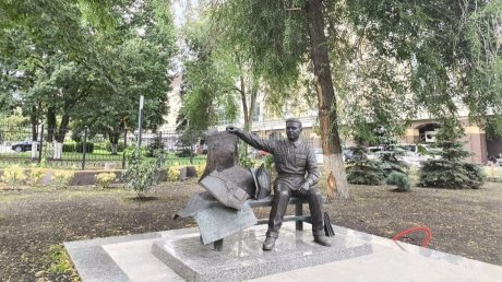 В Пензе благоустроили сквер у памятника А. П. Баталину