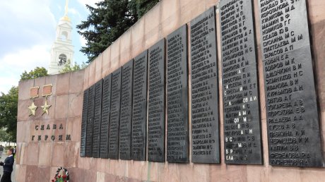 Надписи на стеле «Слава героям» вновь нуждаются в восстановлении