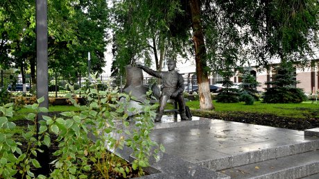 В сквере на улице Кирова высадили сирень, калину и сосну