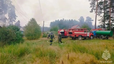 В Сосновоборске сгорел трехквартирный жилой дом