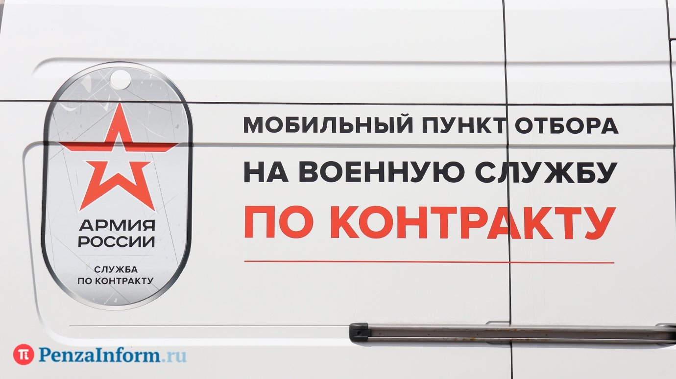Лунинцы решили заработать на заключившем контракт сердобчанине