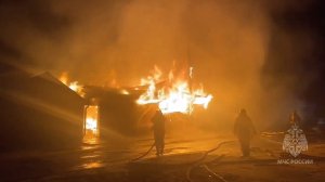 В Пензе ночью сгорели дом и хозпостройки в Терновке