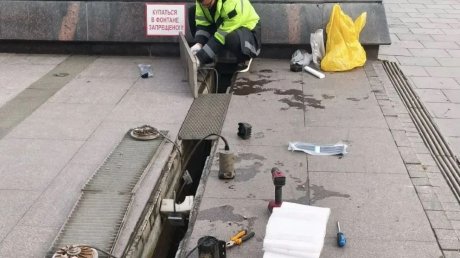 В Пензе главный городской фонтан начали готовить к зиме