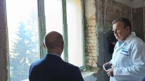В областной больнице устанавливают окна с умным стеклом