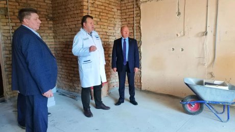 В областной больнице устанавливают окна с умным стеклом