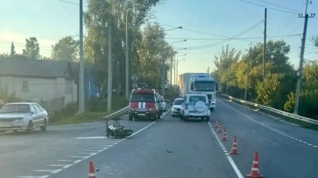 На трассе М-5 в Спасске погиб молодой водитель мопеда