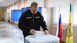 Губернатор Олег Мельниченко проголосовал на выборах