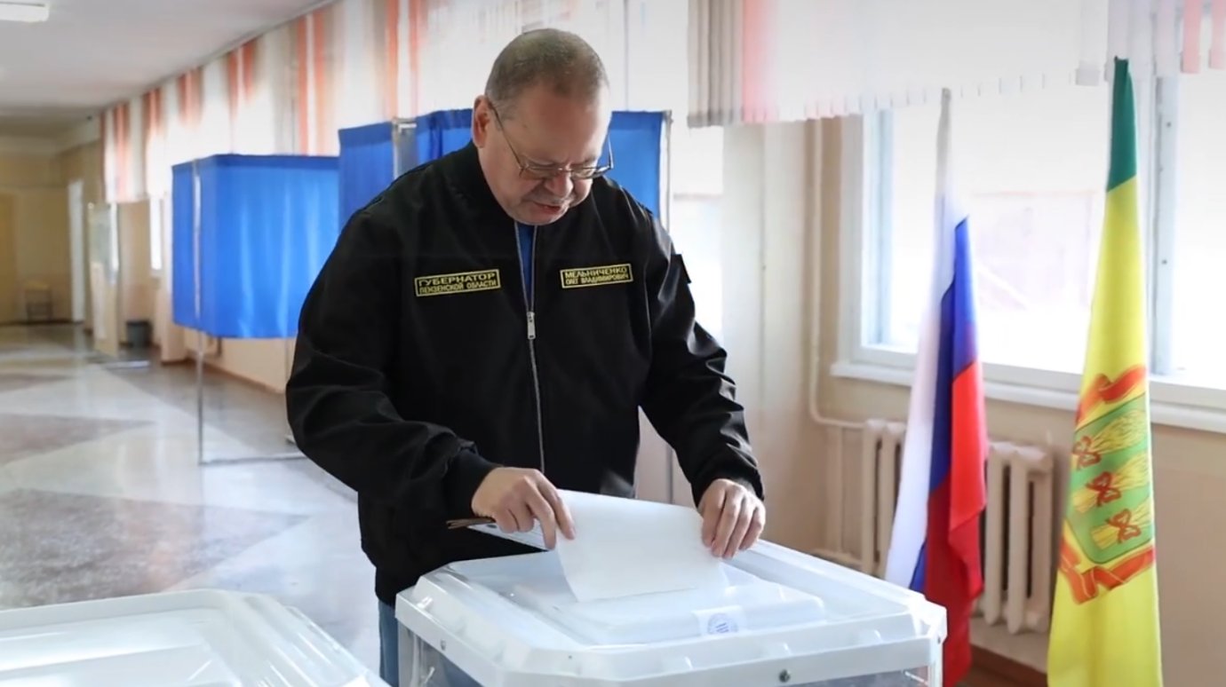 Губернатор Олег Мельниченко проголосовал на выборах