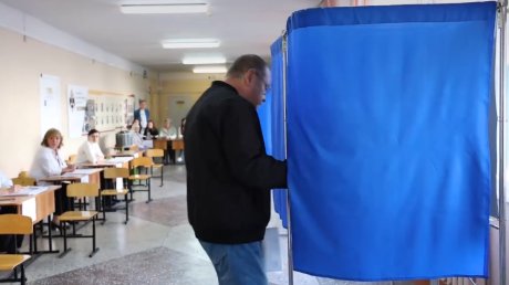 Губернатор Олег Мельниченко проголосовал на выборах
