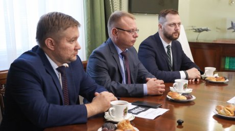 Кандидаты в губернаторы передадут Олегу Мельниченко наказы граждан