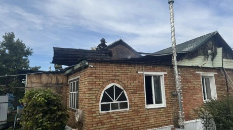 В селе Грабово загорелся двухквартирный дом
