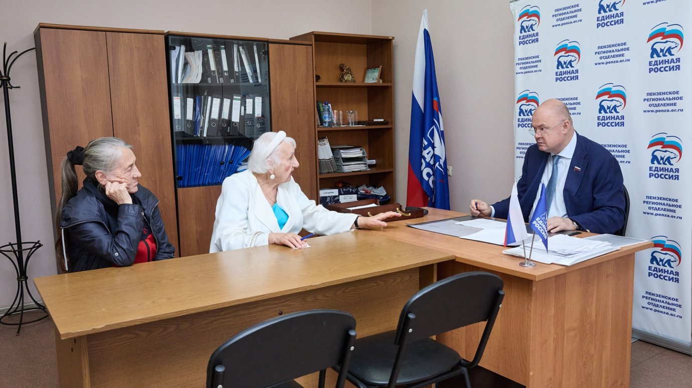 Вадим Супиков выслушал обращения избирателей