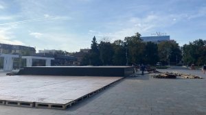 Над главным фонтаном Пензы наполовину собрали короб