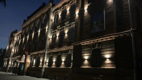 В Кузнецке подсветили 3 здания на улице Ленина
