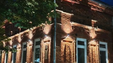 В Кузнецке подсветили 3 здания на улице Ленина