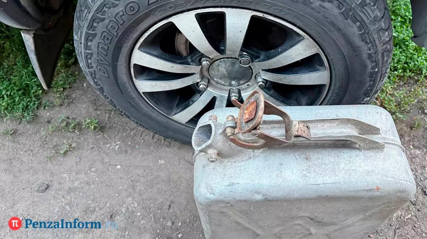 Автолюбителям назвали бесполезные способы сэкономить топливо