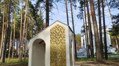 Благоустройство у храма в Заречном: пройдено три четверти пути