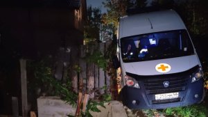 В Пензе спасатели вызволили машину скорой помощи из ямы