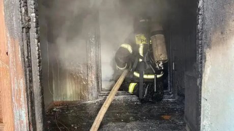 В Кузнецке пенсионер пострадал при пожаре в подожженном доме