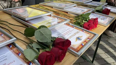 Названы имена педагогов, попавших в галерею Учительского сквера
