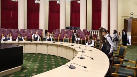 Губернатор: Дан старт циклу экскурсий школьников по зданию правительства