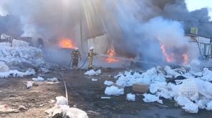 На бывшем свинокомплексе в Богословке загорелся мусор