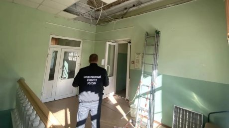 В медицинском колледже в Пензе рухнул потолок