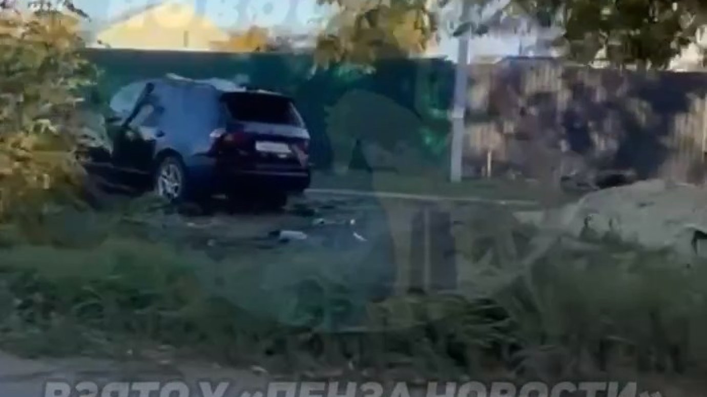 В Терновке BMW слетел с дороги, пострадал пассажир