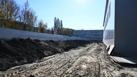 Рядом с новым ФОКом на Шуисте благоустраивают территорию