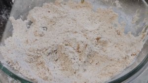 Помогают ли заморозка и лавровый лист защитить муку?