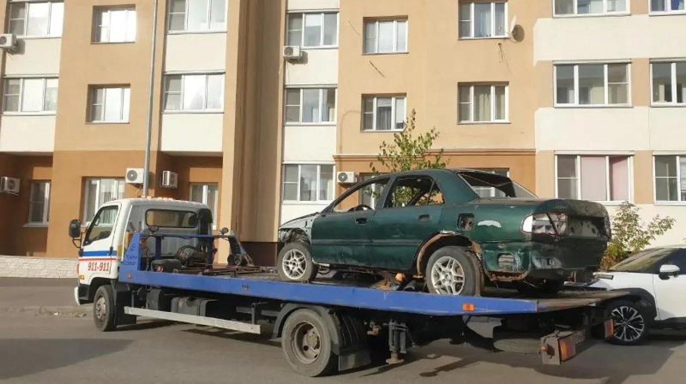 В Октябрьском районе эвакуировали брошенные машины