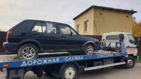 В Октябрьском районе эвакуировали брошенные машины