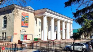Названа причина закрытия парковки для посетителей ДК на Леонова