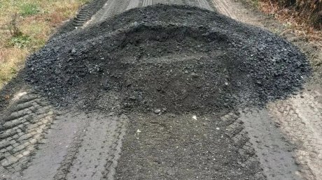 В Заре отсыпали асфальтовой крошкой половину запланированных дорог