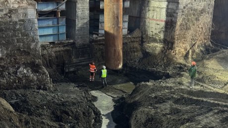Реконструкция путепровода в районе ул. Ерик идет круглосуточно