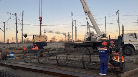 Реконструкция путепровода в районе ул. Ерик идет круглосуточно